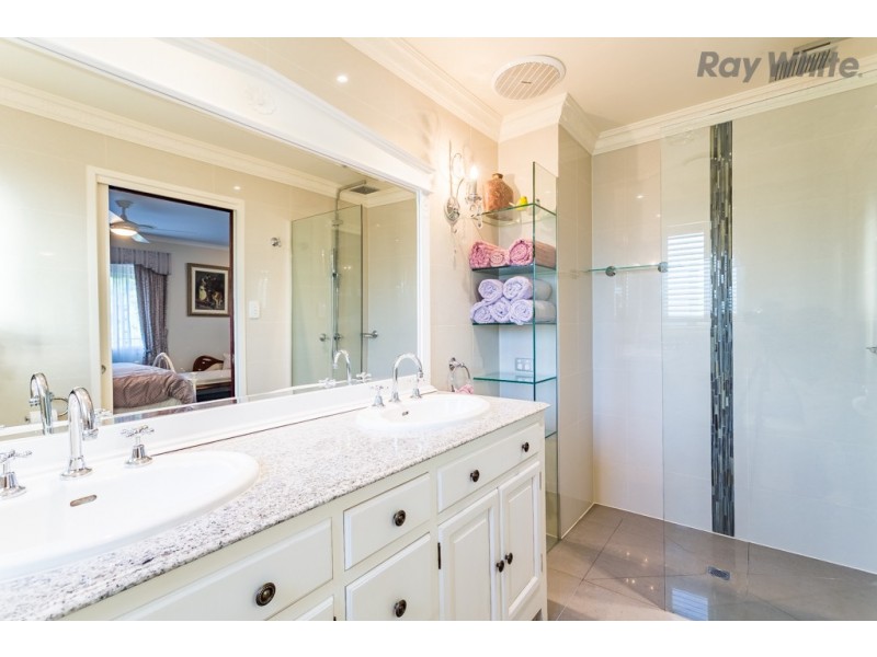 17 Queens Parade, Hillside VIC 3037