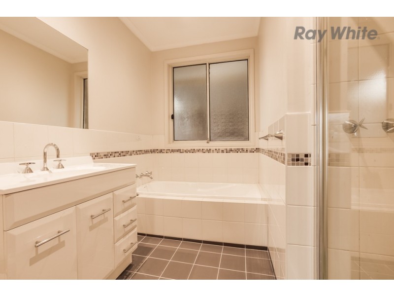 40 Aldergate Cres, Kings Park VIC 3021