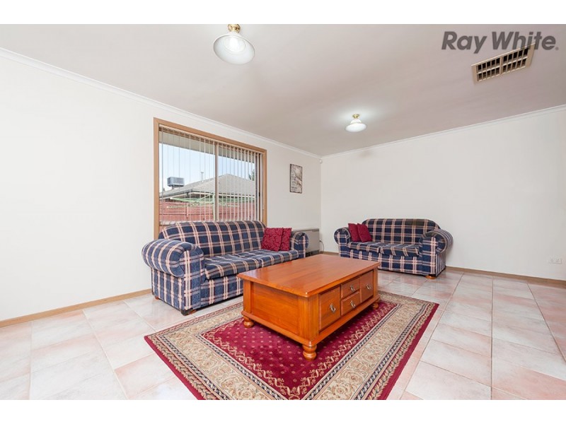 2 Favaro Place, Hillside VIC 3037