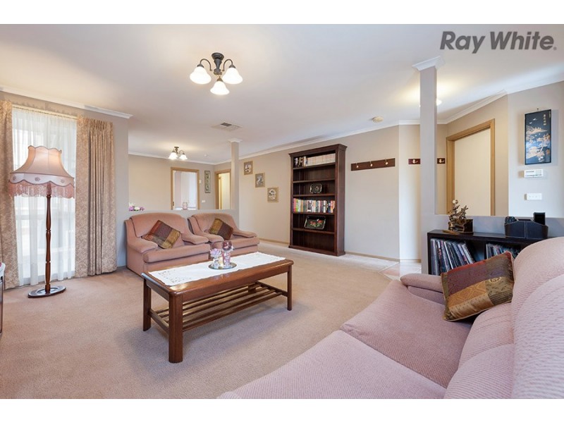 2 Favaro Place, Hillside VIC 3037