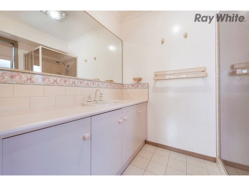 2 Favaro Place, Hillside VIC 3037