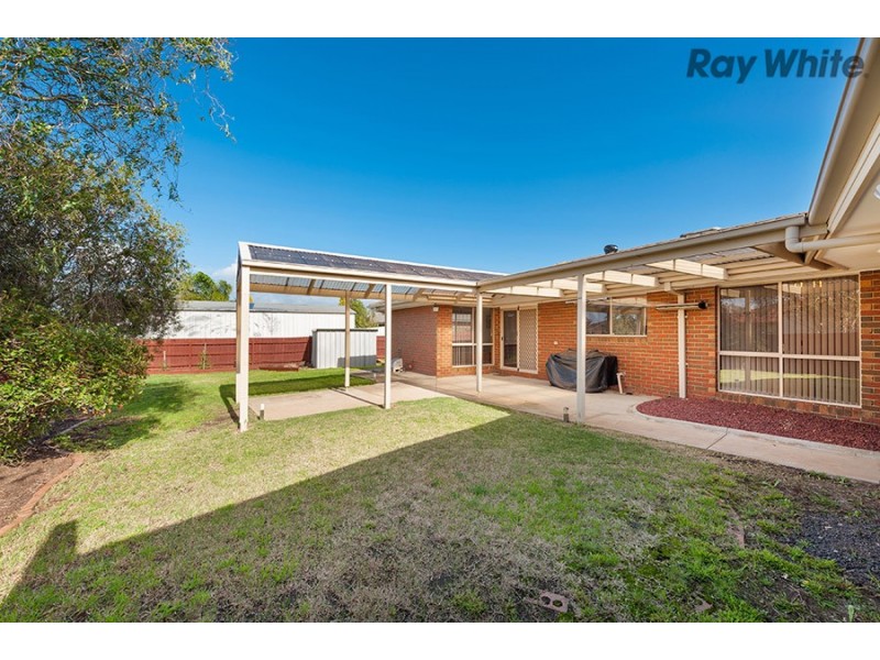 2 Favaro Place, Hillside VIC 3037