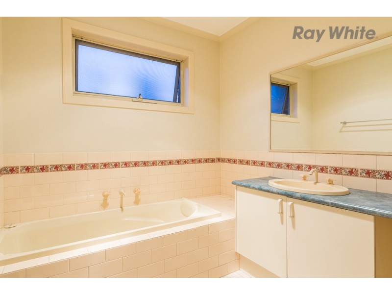 2/137 McNamara ave, Airport West VIC 3042