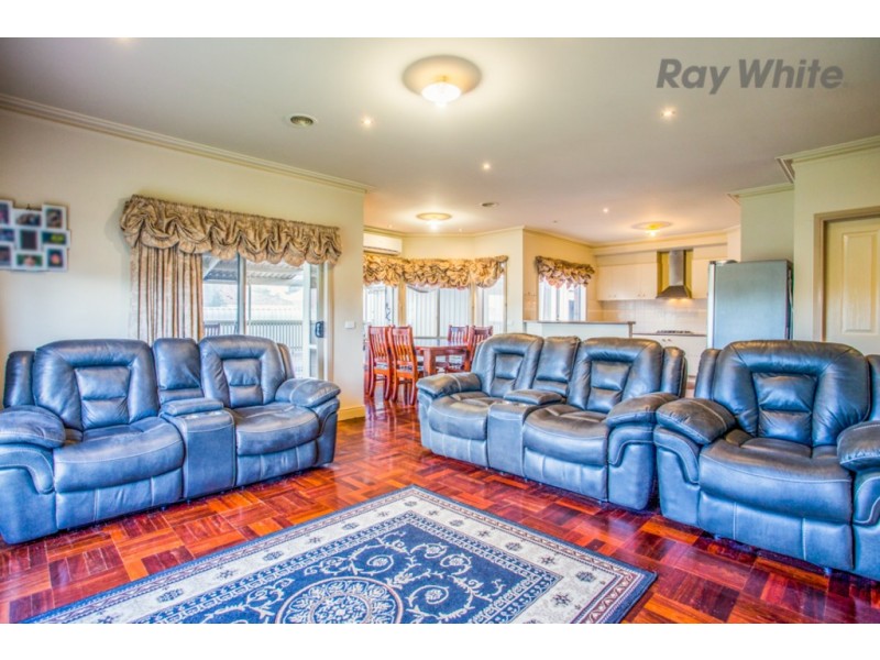 21 Broadhurst Way, Caroline Springs VIC 3023