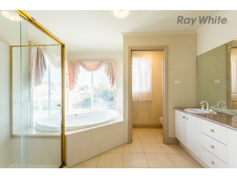 21 Broadhurst Way, Caroline Springs VIC 3023