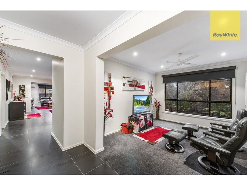 25 Hobart Way, Taylors Hill VIC 3037