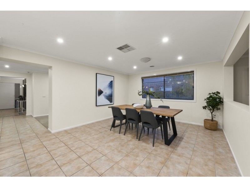 18 Counihan Avenue, Caroline Springs VIC 3023