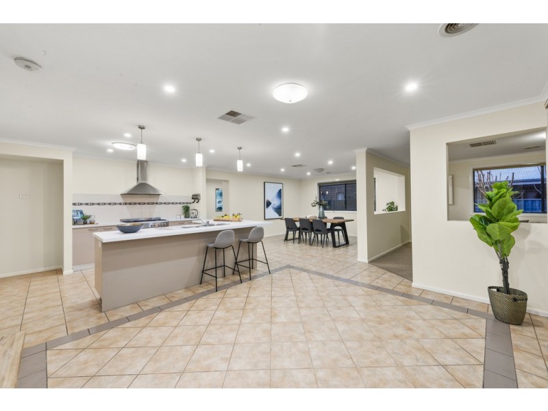 18 Counihan Avenue, Caroline Springs VIC 3023