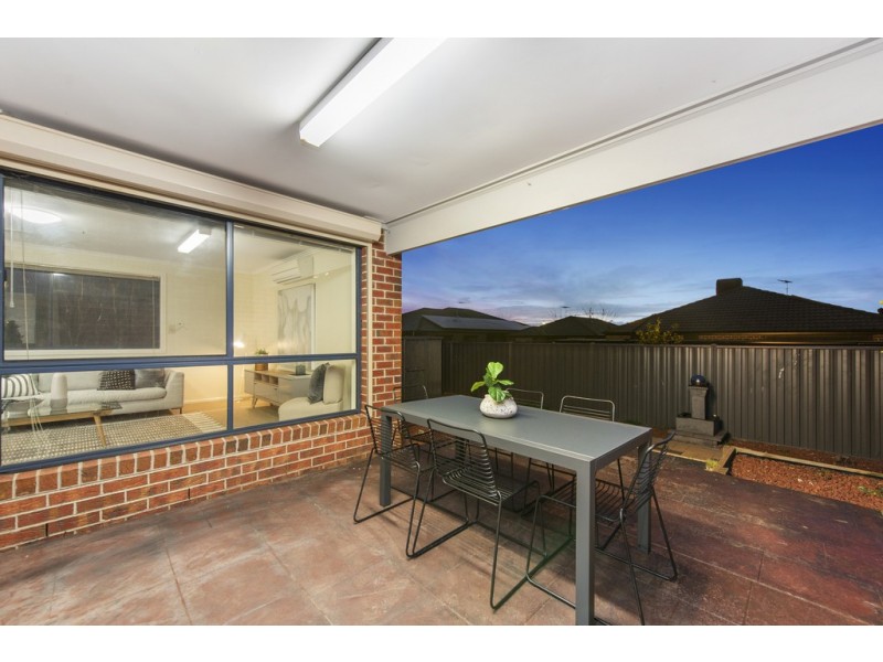 18 Counihan Avenue, Caroline Springs VIC 3023