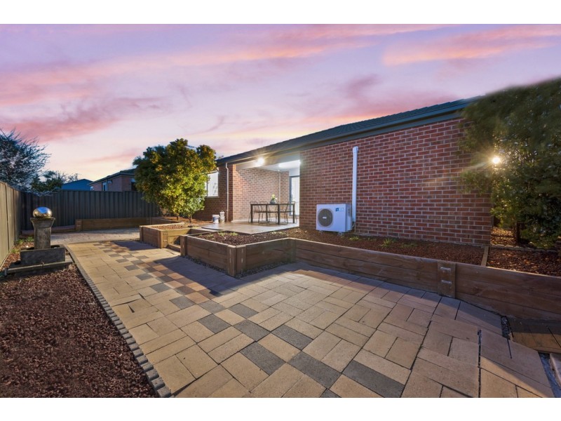 18 Counihan Avenue, Caroline Springs VIC 3023