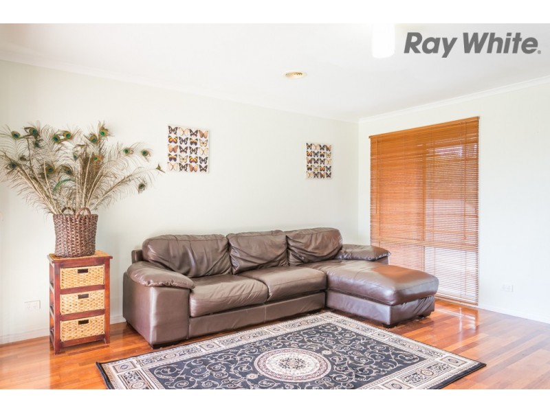11 Mordaunt Drive, Hillside VIC 3037