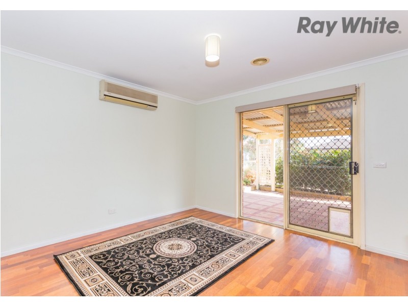11 Mordaunt Drive, Hillside VIC 3037
