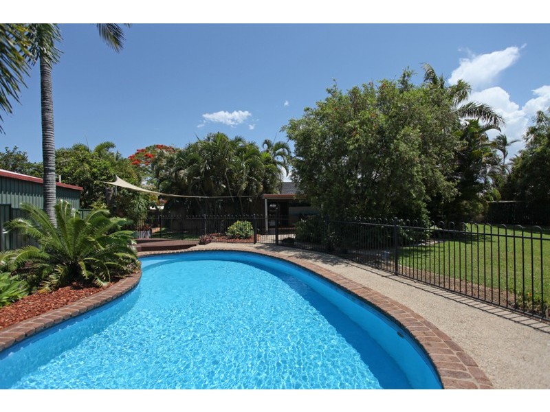 17 Churchill Avenue, Ooralea QLD 4740