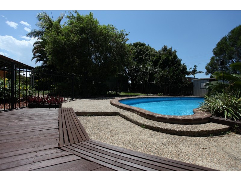 17 Churchill Avenue, Ooralea QLD 4740