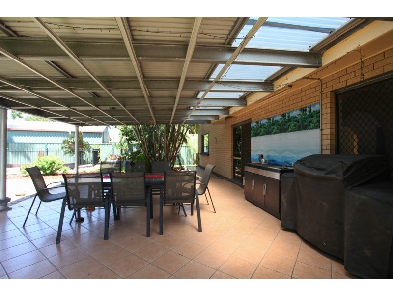 17 Churchill Avenue, Ooralea QLD 4740
