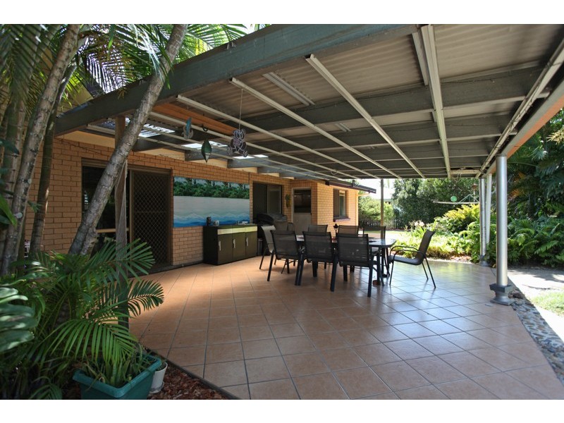 17 Churchill Avenue, Ooralea QLD 4740