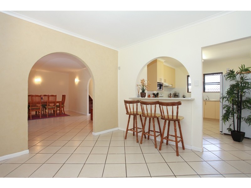 17 Churchill Avenue, Ooralea QLD 4740