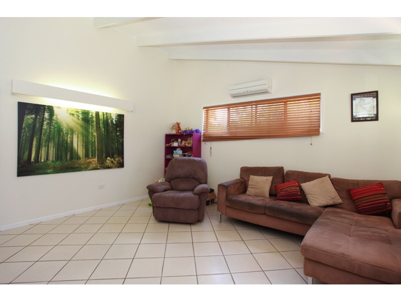 17 Churchill Avenue, Ooralea QLD 4740