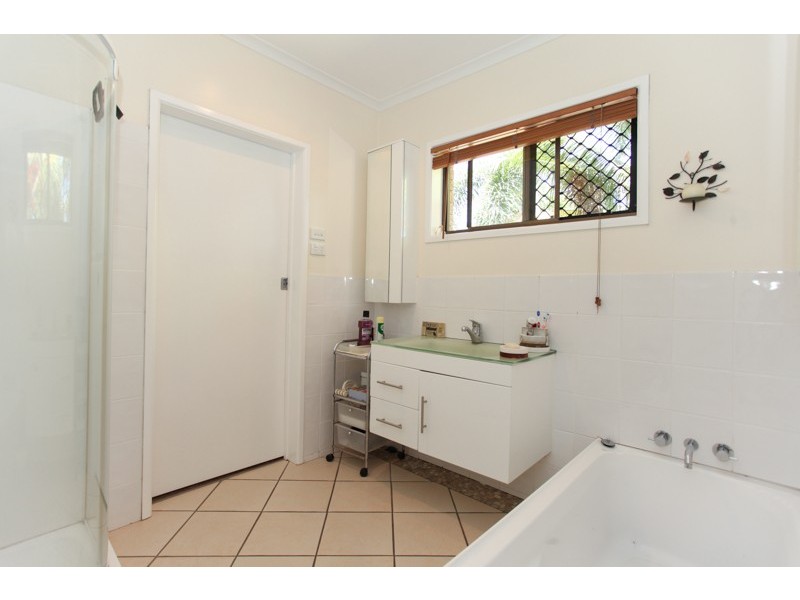 17 Churchill Avenue, Ooralea QLD 4740