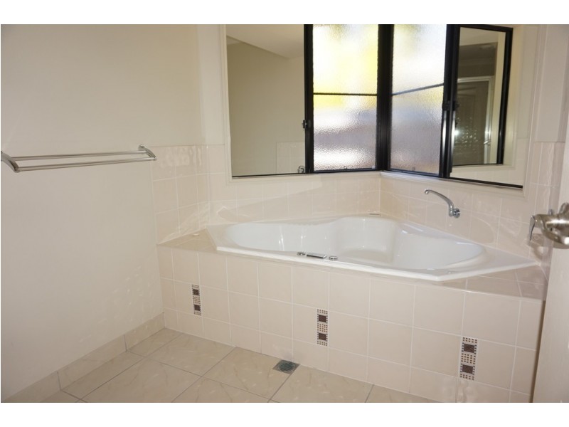 76 Wheeler Drive, Glenella QLD 4740