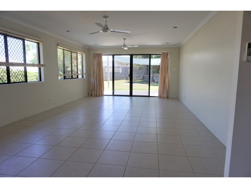 3 Grange Court, Eimeo QLD 4740