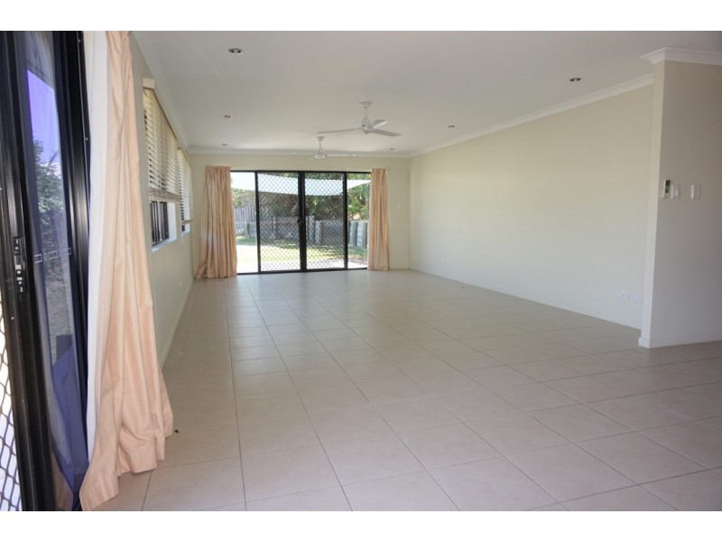 3 Grange Court, Eimeo QLD 4740