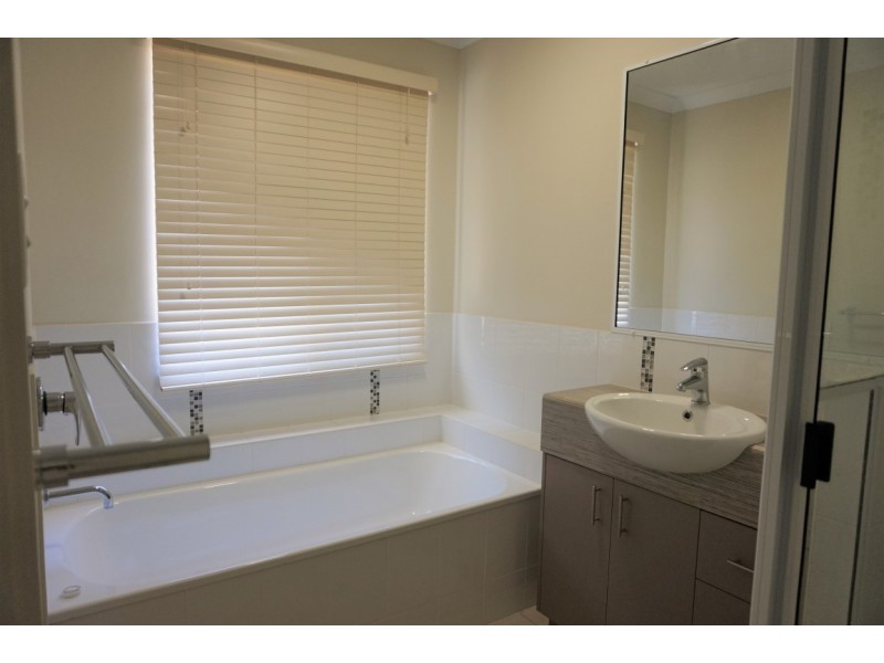 3 Grange Court, Eimeo QLD 4740