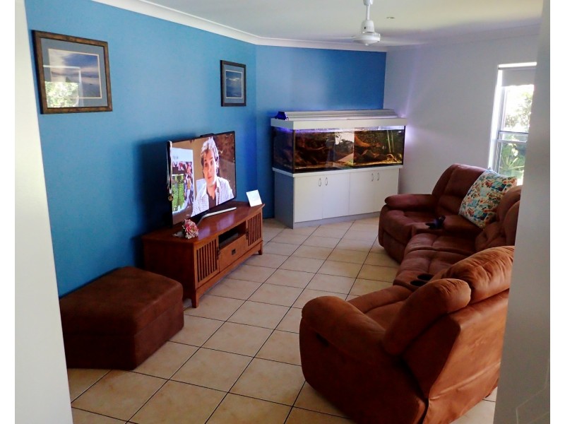 27 Beachside Place, Shoal Point QLD 4750