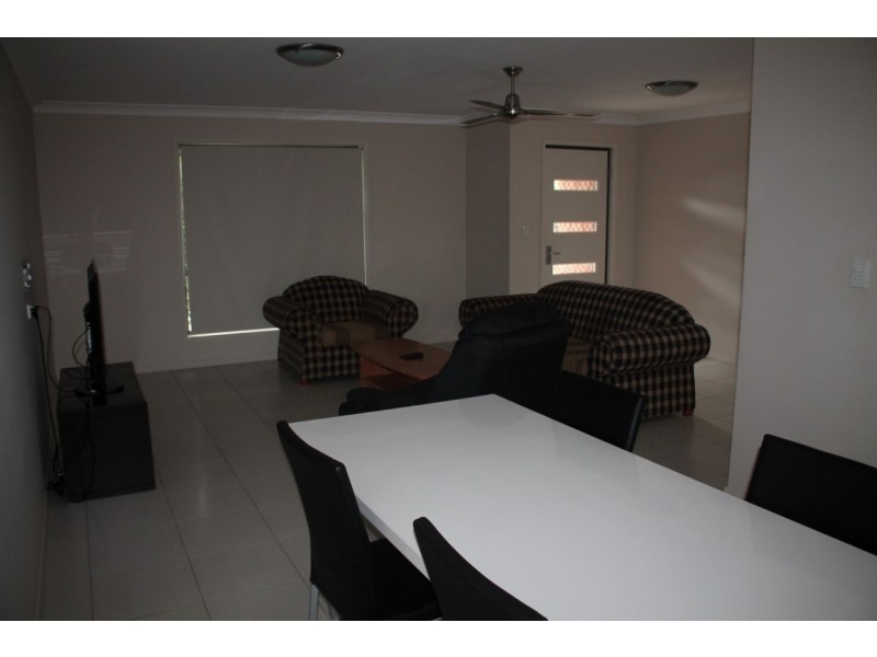 Unit 1/32 Cassia Court, Nebo QLD 4742