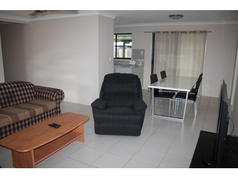 Unit 1/32 Cassia Court, Nebo QLD 4742