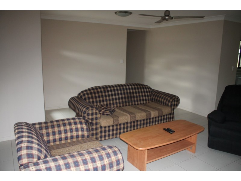 Unit 1/32 Cassia Court, Nebo QLD 4742