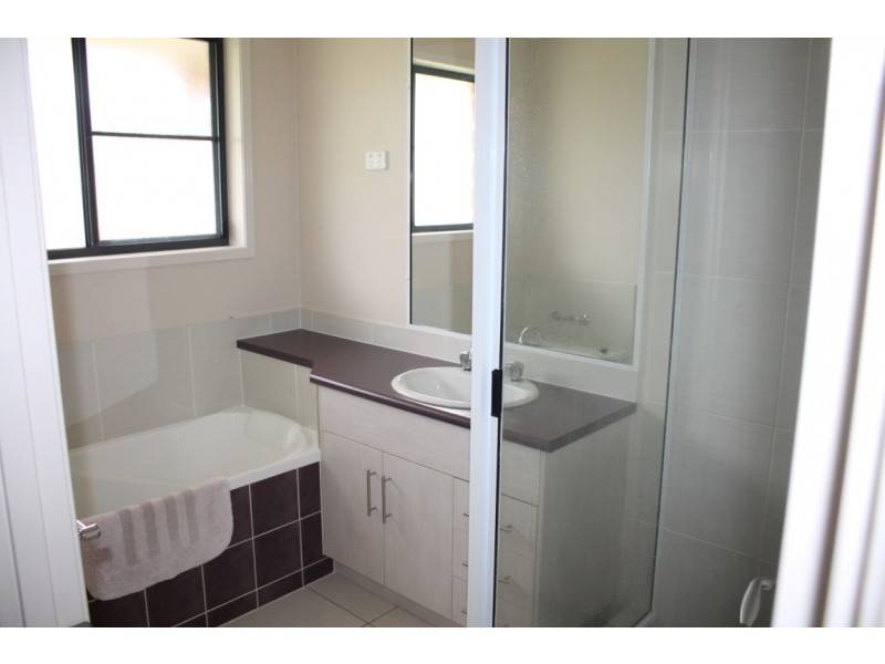 Unit 1/32 Cassia Court, Nebo QLD 4742