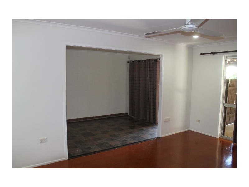 2/98A Andergrove Road, Andergrove QLD 4740