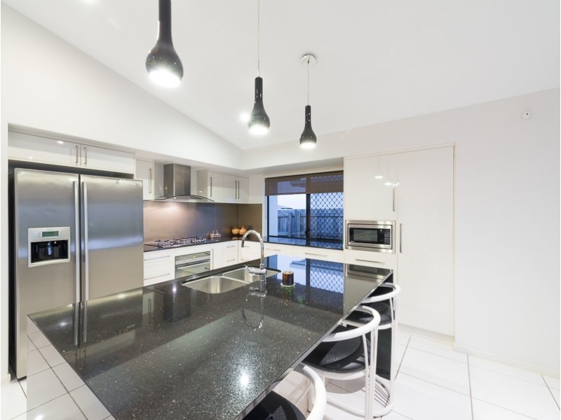 11 Raylene Street, Mount Pleasant QLD 4740