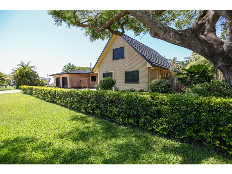 17 Churchill Avenue, Ooralea QLD 4740