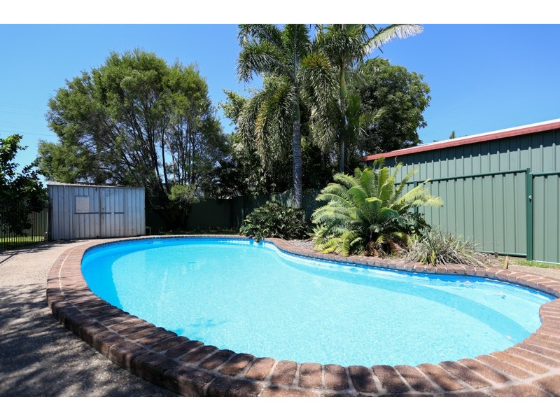 17 Churchill Avenue, Ooralea QLD 4740