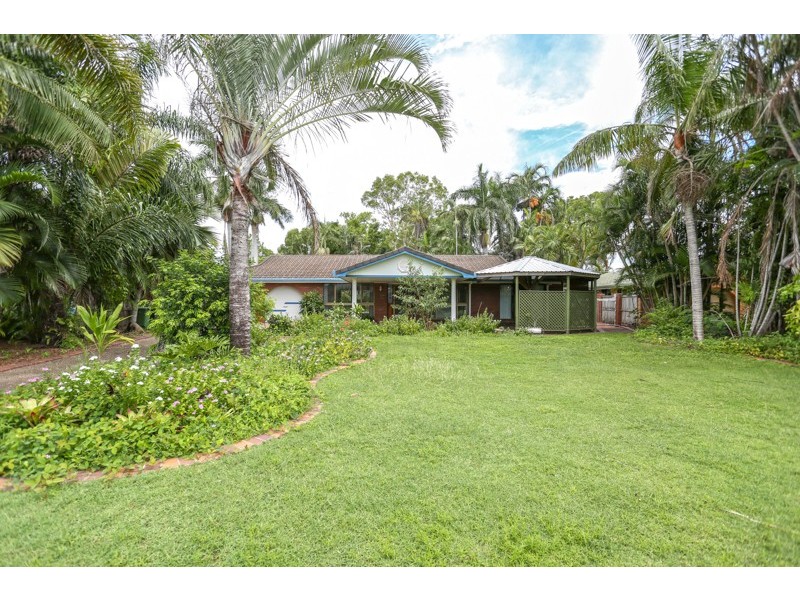 8 Sunset Beach Court, Shoal Point QLD 4750