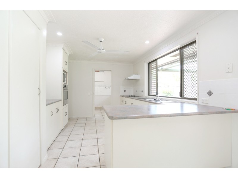 8 Sunset Beach Court, Shoal Point QLD 4750