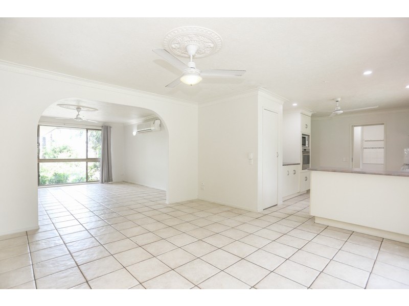 8 Sunset Beach Court, Shoal Point QLD 4750