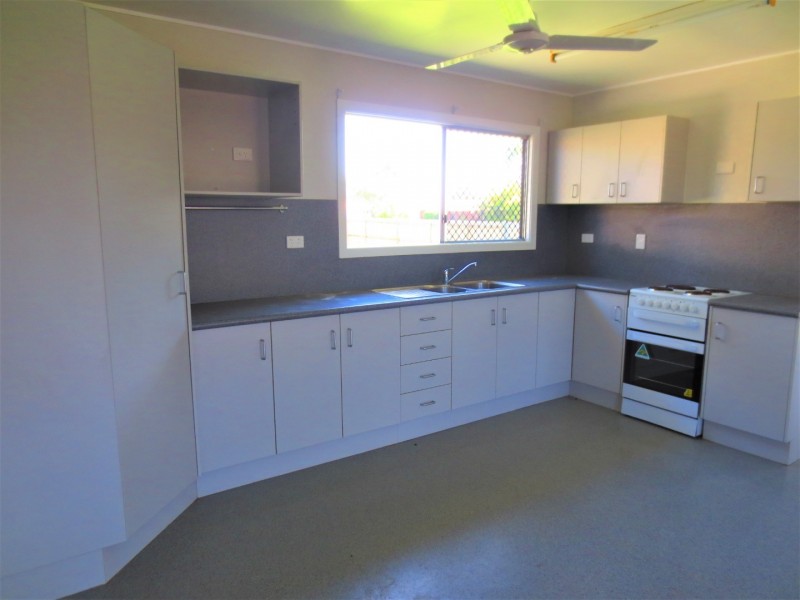 32 Schapers Road, Glenella QLD 4740