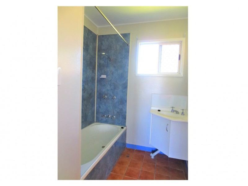 32 Schapers Road, Glenella QLD 4740