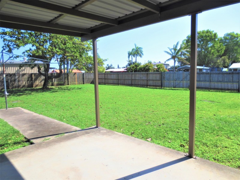 32 Schapers Road, Glenella QLD 4740