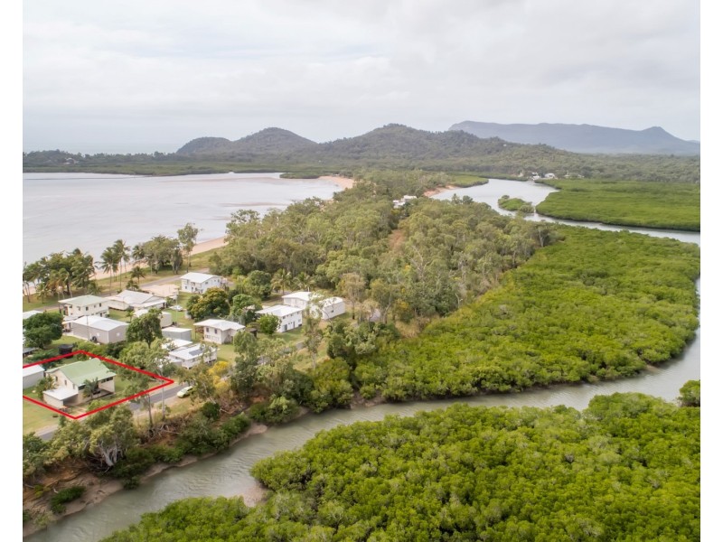 33 Evans Avenue, Seaforth QLD 4741