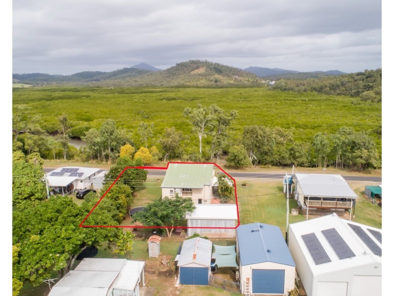 33 Evans Avenue, Seaforth QLD 4741