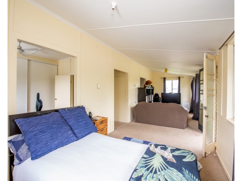 33 Evans Avenue, Seaforth QLD 4741