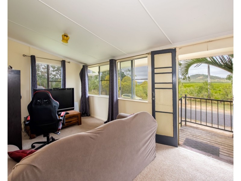 33 Evans Avenue, Seaforth QLD 4741