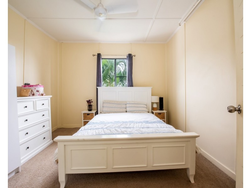 33 Evans Avenue, Seaforth QLD 4741