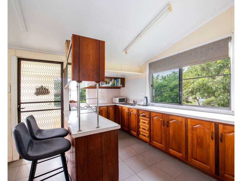 33 Evans Avenue, Seaforth QLD 4741