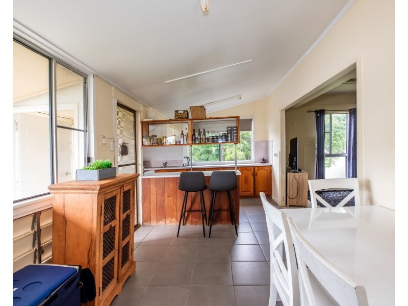 33 Evans Avenue, Seaforth QLD 4741