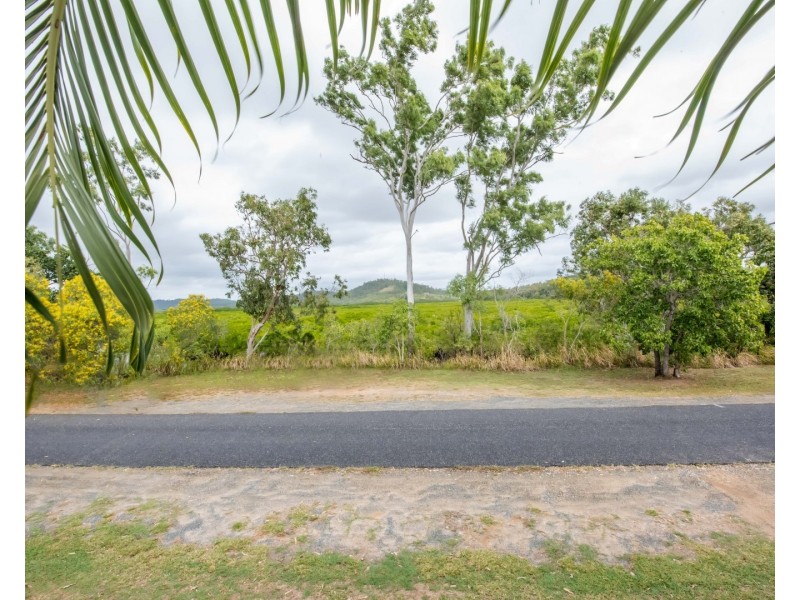33 Evans Avenue, Seaforth QLD 4741